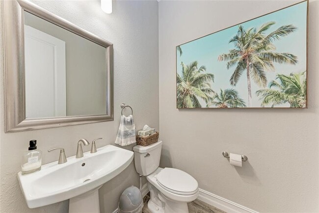 Building Photo - 2322 5th St E