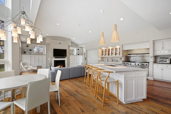 Building Photo - 556 Riversville Rd