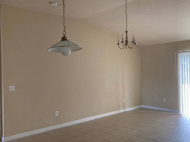 Building Photo - 35 Brunswick Ln