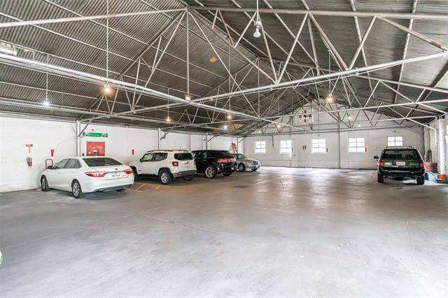 Building Photo - 2700 Live Oak St