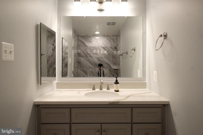 Building Photo - 4500 Lantern Pl