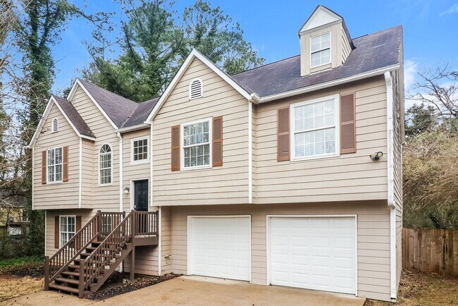 Building Photo - 523 White Pines Dr