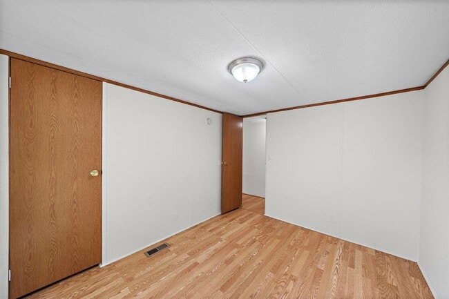 Building Photo - 14431 W Lee Shore Dr