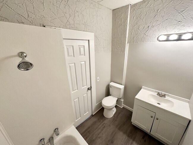 Building Photo - 811 17th St SW