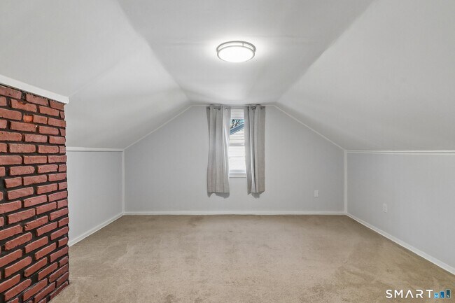 Building Photo - 27 Melrose Ave