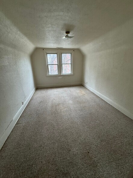 Building Photo - 240 Dexter St