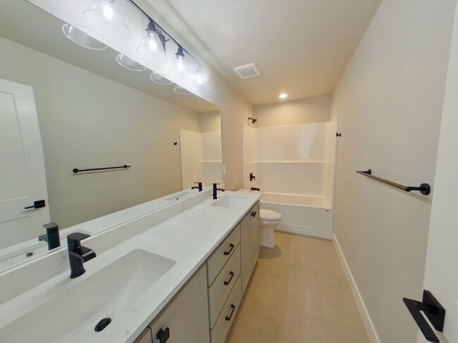 Building Photo - Newer home in The Nines in North Gilham