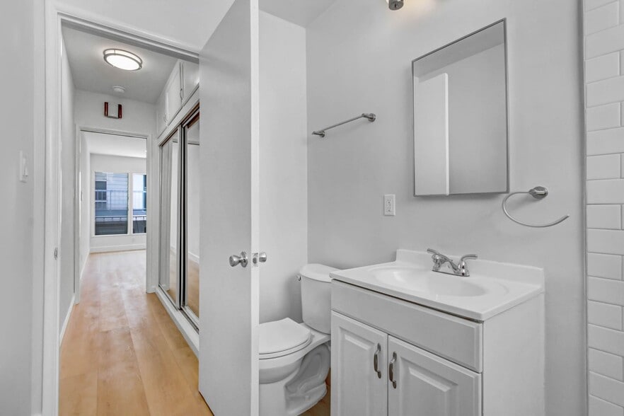 Building Photo - 922 6th St