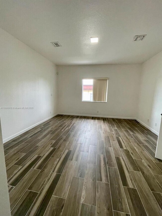 Building Photo - 5347 SW 40th Ave