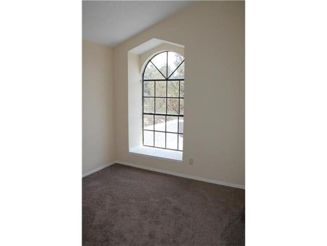 Building Photo - 7401 Lakehurst Rd