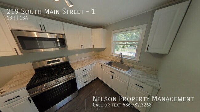 Building Photo - 219 S Main St