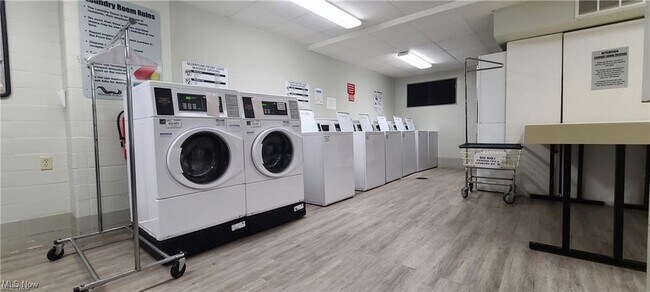 Building Photo - 12700 Lake Rd