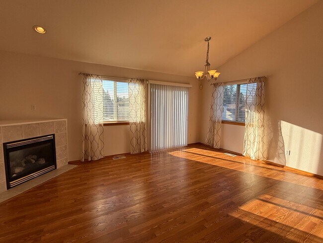 Building Photo - Private 4BD/3BTH Home on Quiet Drive | Lake Stevens Mission Ridge Community