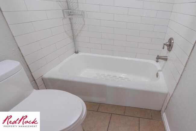 Building Photo - Newly Remodeled 3 Bedroom Townhome. Small ...