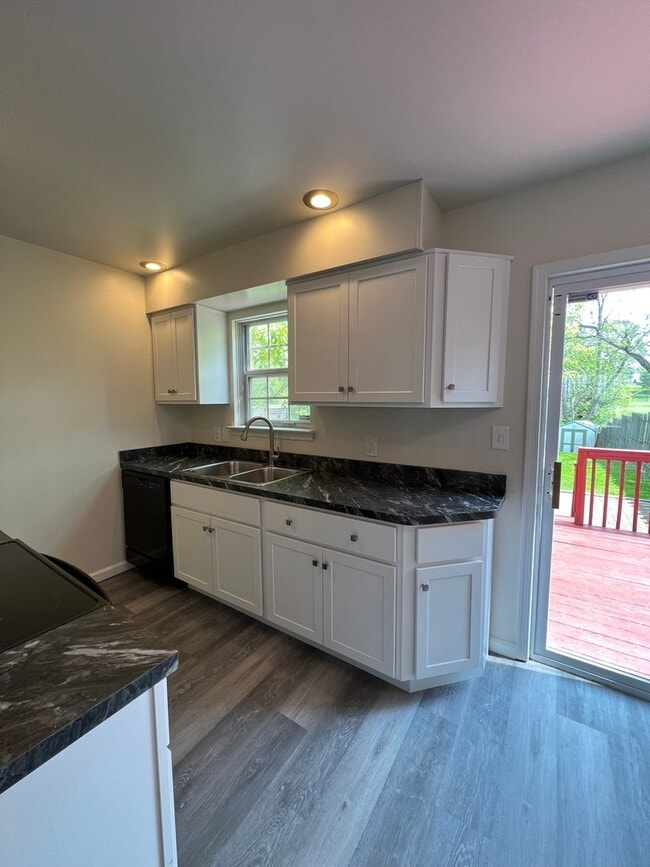 Building Photo - 3BR Townhome - Northampton School District