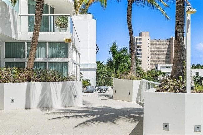 Building Photo - 401 N Birch Rd