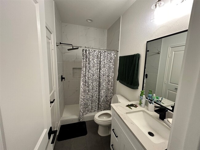 Building Photo - 12011 Rockview Dr