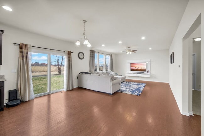 Building Photo - 4255 Fraser Cir