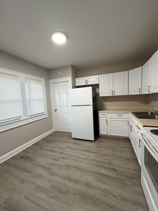 Building Photo - Welcome to this charming 2-bedroom, 1-bathroom single-family home located in the heart of Indiana...