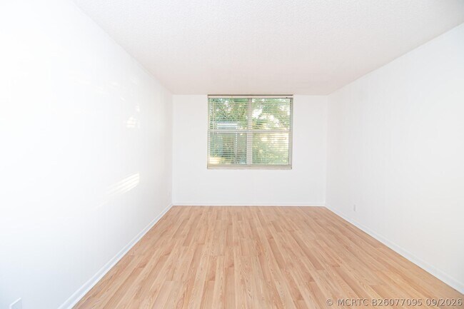 Building Photo - 1800 N Andrews Ave