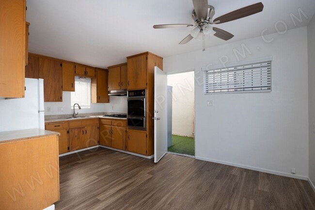 Building Photo - OPEN HOUSE: 12/13 10:30-11:30AM ~ Pacific Beach 2BR Townhome w/ Parking!