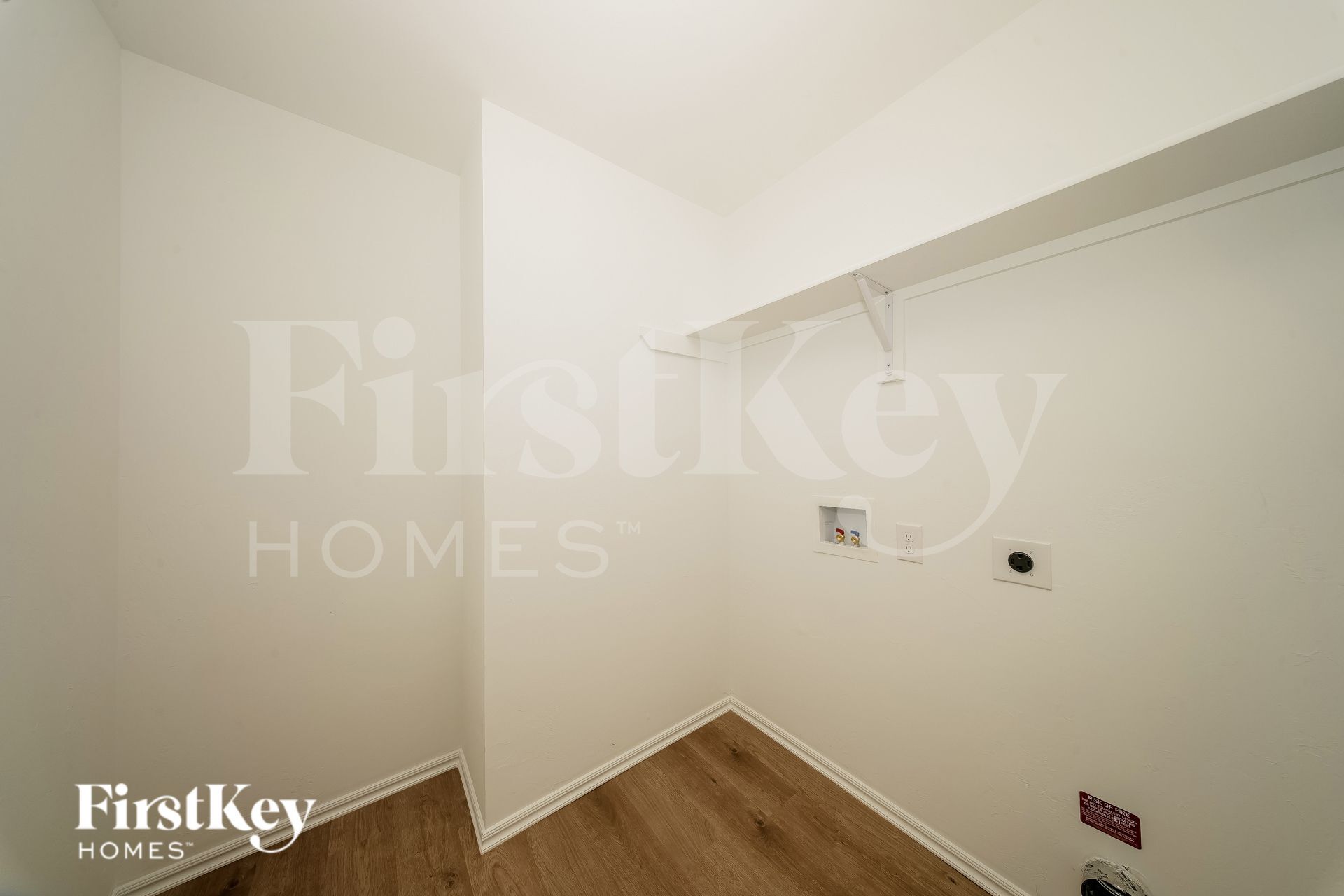 Building Photo - 433 Labelle Ln