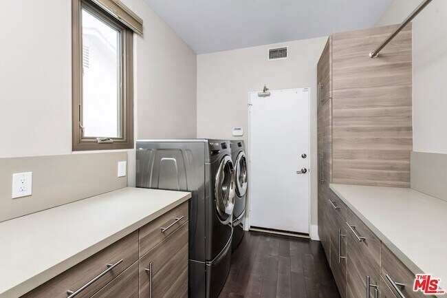Building Photo - 5949 Abernathy Dr
