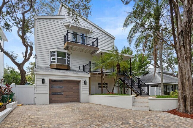 Building Photo - 3232 W Oakellar Ave