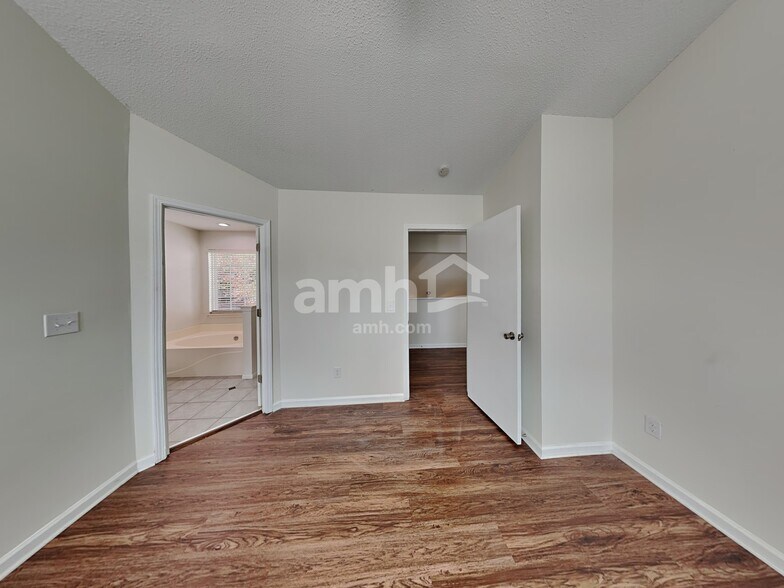 Building Photo - 8616 Warwick Crest Ln