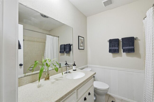 Building Photo - 1007 Lime Rock Dr