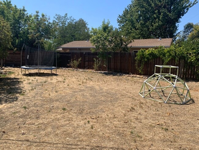 Building Photo - Updated 3-Bedroom Home Near Chestnut Park-$500 Off First Month's Rent