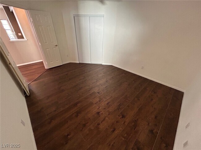 Building Photo - 5001 Palm View Dr