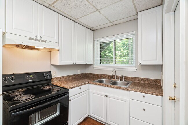 Building Photo - 2751 Jersey Ave