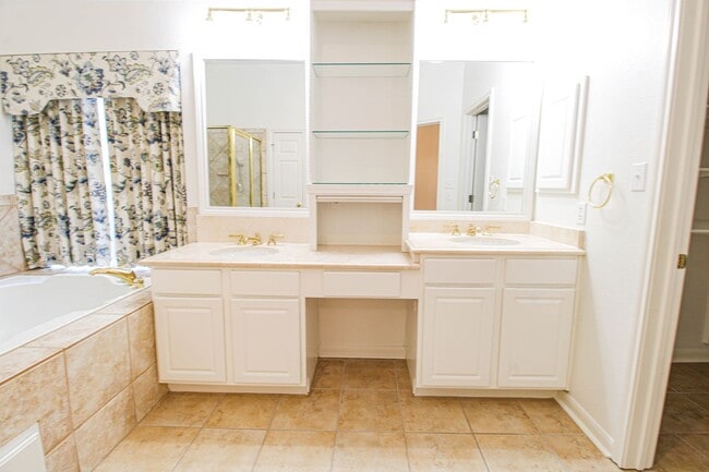 Building Photo - 121 Antler Cir