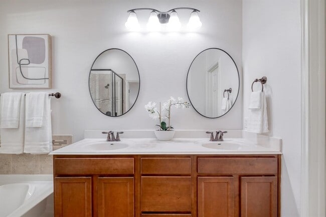 Building Photo - 2213 Lookout Range Dr