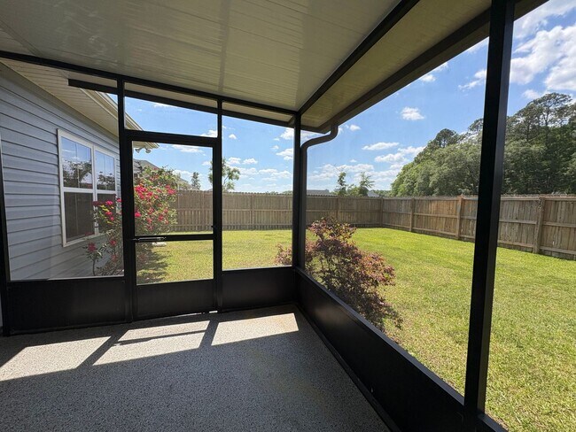 Building Photo - MOVE IN SPECIAL: $1000 OFF 1ST MONTH'S RENT!**