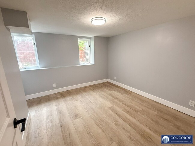 Building Photo - 3210 S 48th St