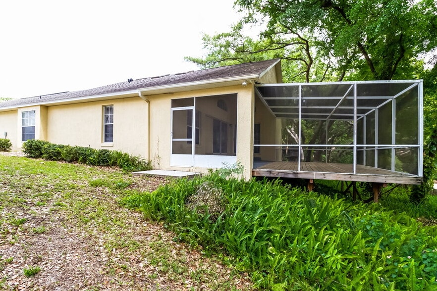 Building Photo - 996 Maple Ct