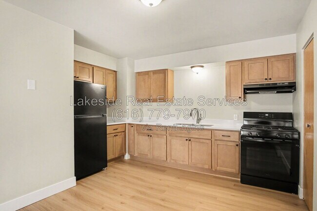 Building Photo - 1009 36th St SW