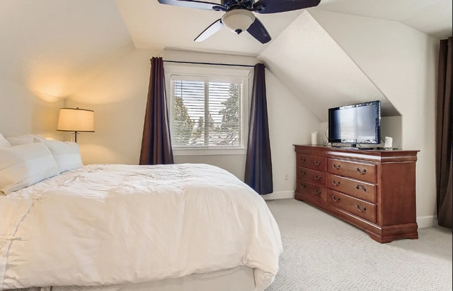 Building Photo - *Coming Soon!!* Fabulous Bright Townhome in the Heart of Downtown Lake Oswego.