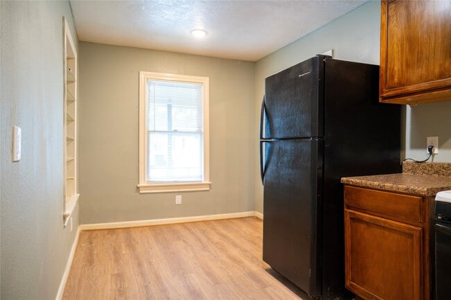 Building Photo - 505 Sikes St