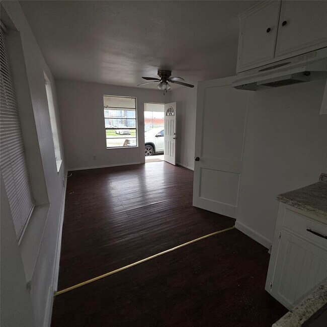 Building Photo - 100 N 1st St