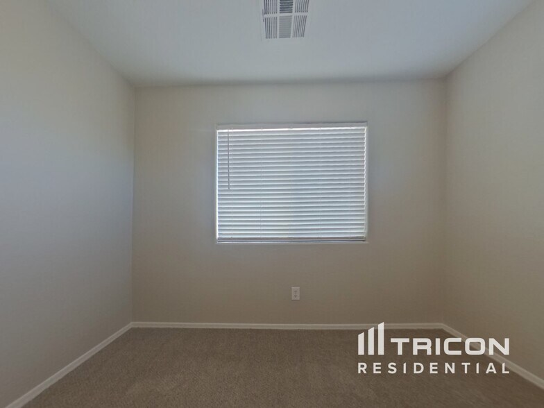 Building Photo - 11409 W Mountain View Dr