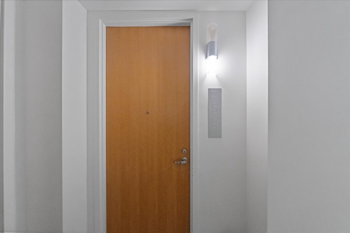 Building Photo - 350 W Ash St