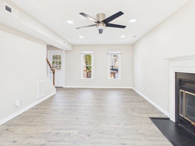 Building Photo - 12024 Lockett Ridge Ave