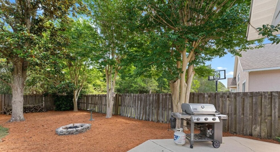 Building Photo - 13117 Chets Creek Dr N