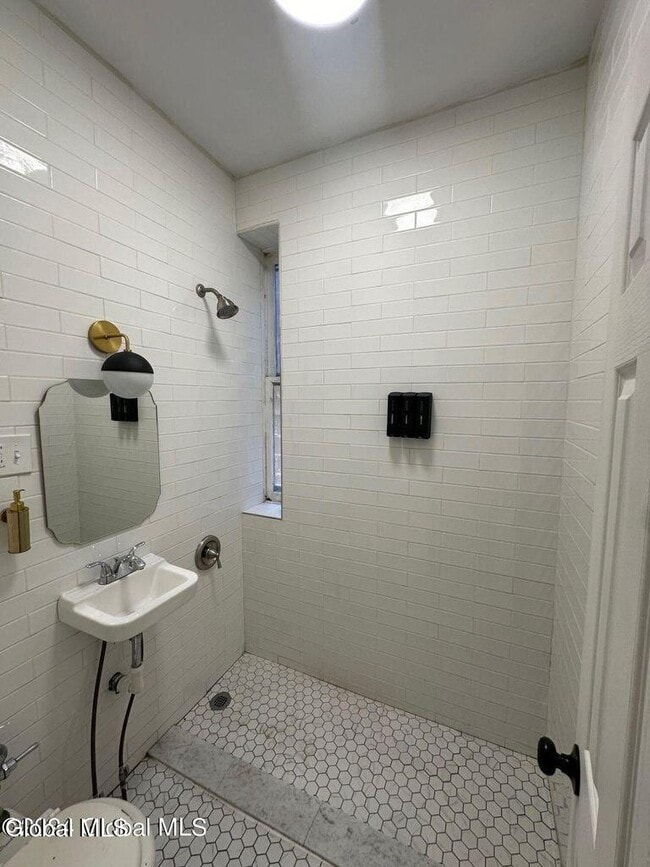 Building Photo - 51 Elm St