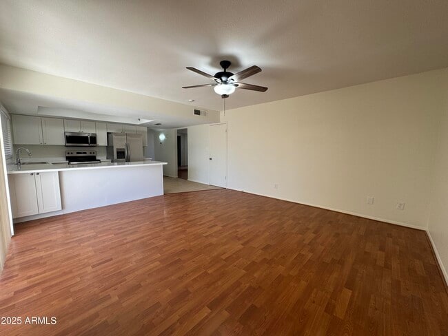 Building Photo - 5021 W Mercer Ln