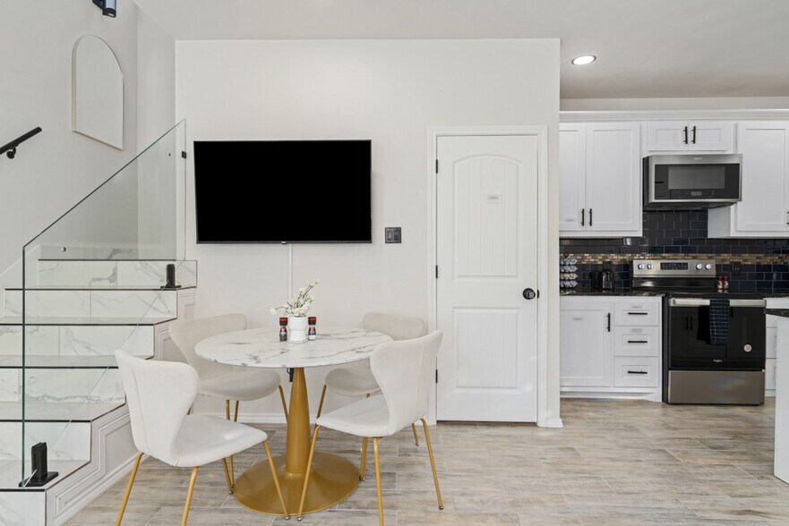 Building Photo - 3518 Dennis St