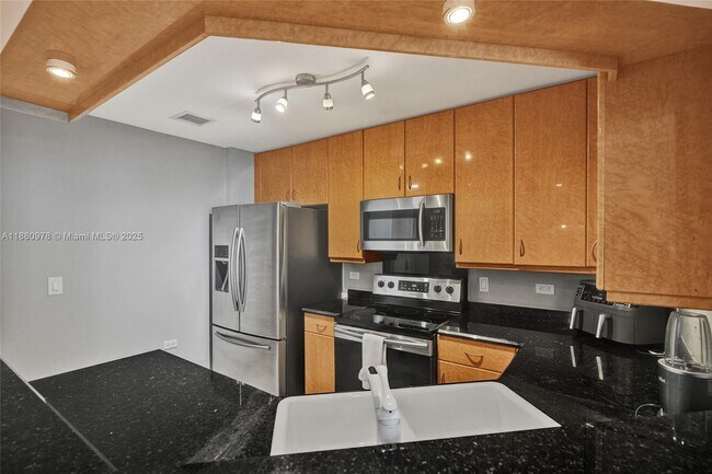 Building Photo - 801 Brickell Key Blvd